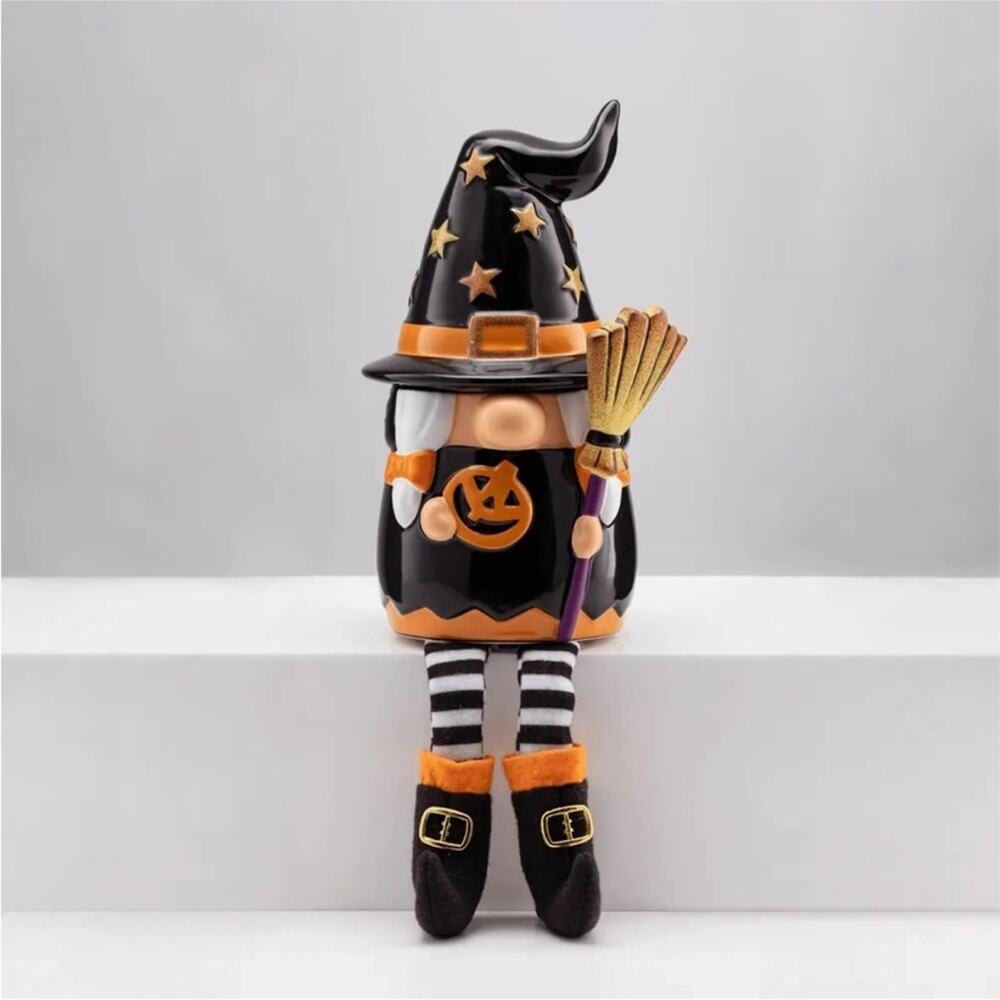 NIB WICKED CUTE SCENTSY WAX WARMER. Retired.